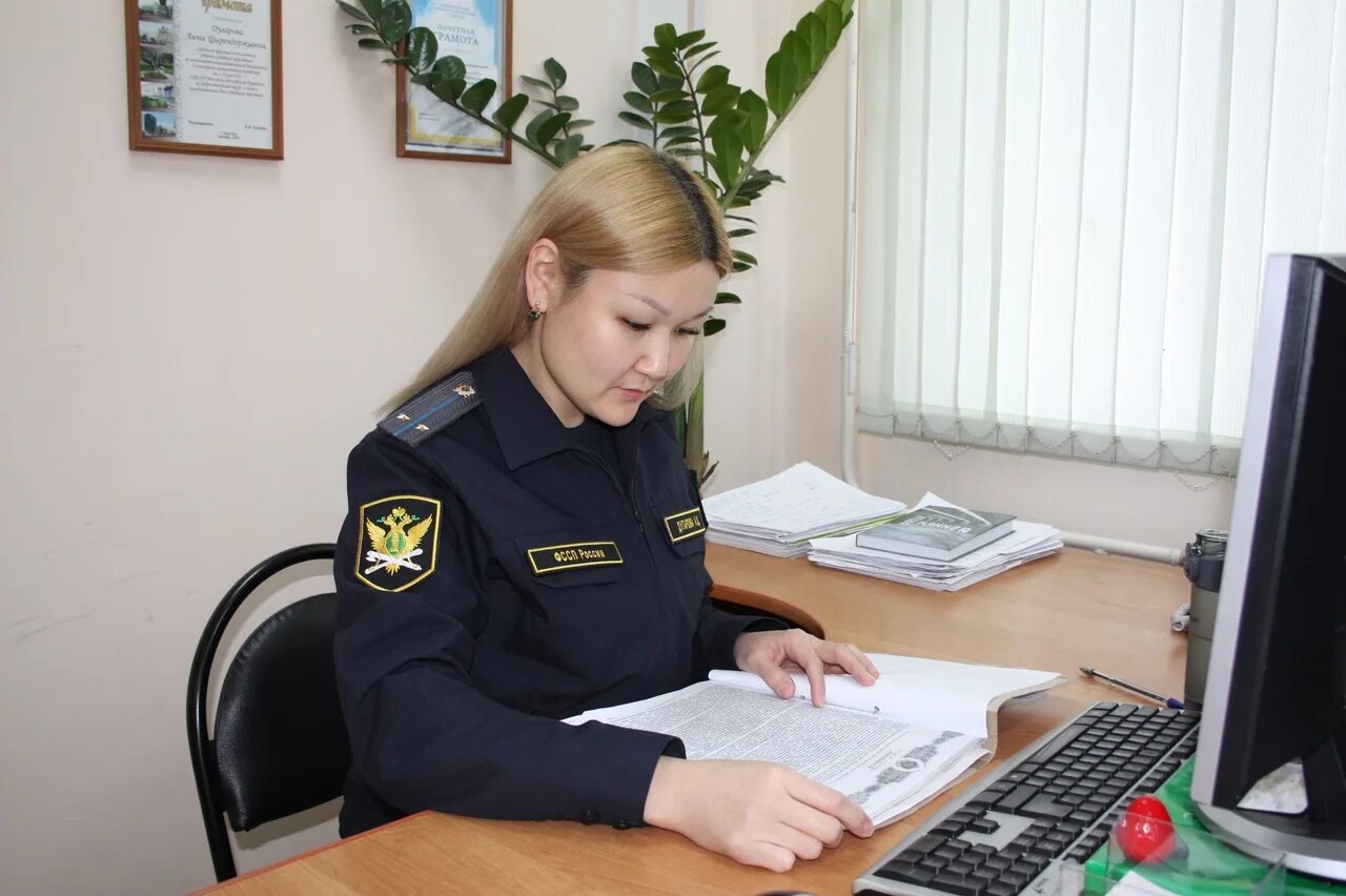Судебные приставы фото. Приставы. Судебный пристав исполнитель ахметшина. Девушка судебный пристав. Судебные приставы в судах.