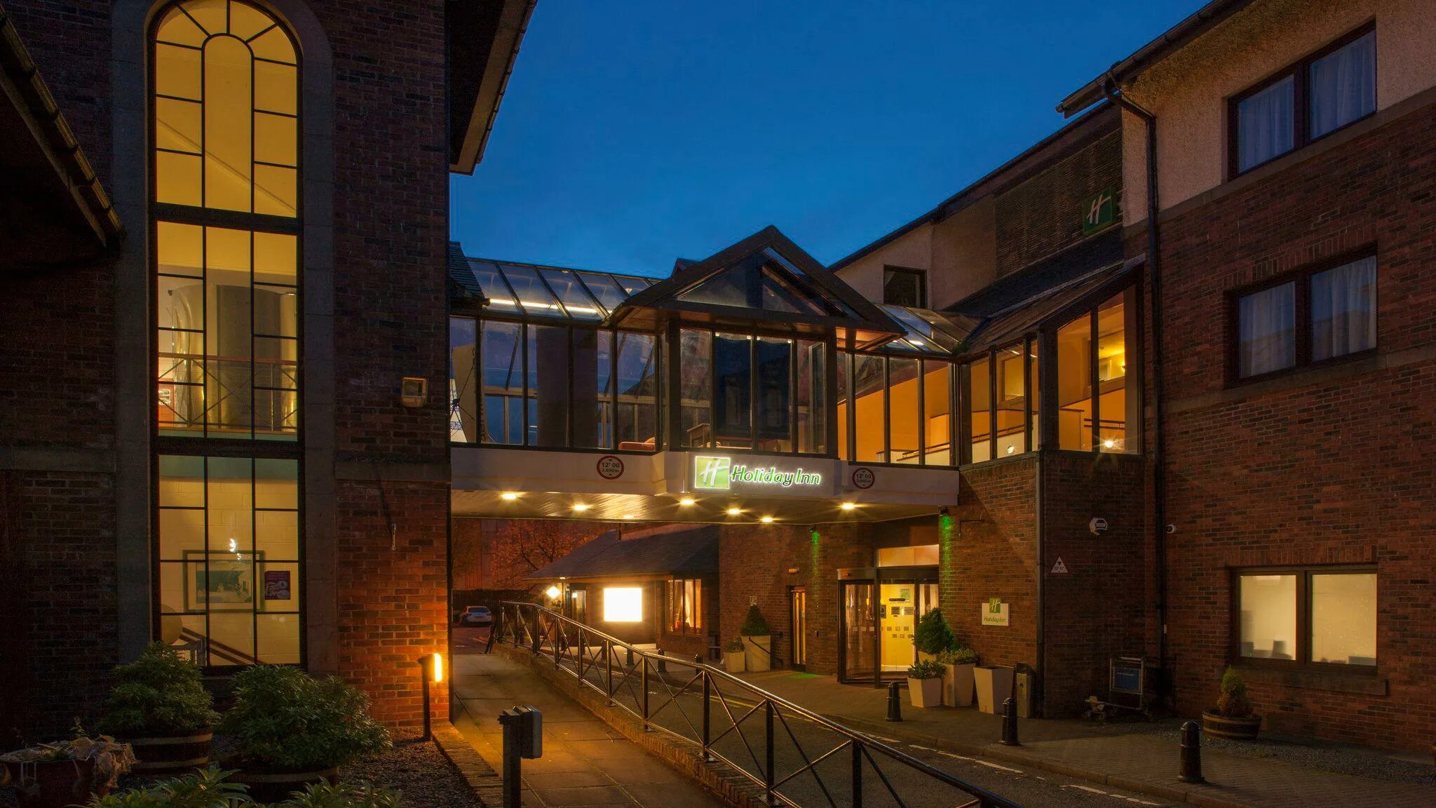 Ист килбрайд шотландия. Ист килбрайд. Ист килбрайд шотландия. Северный килбрайд. Ист вилладж.