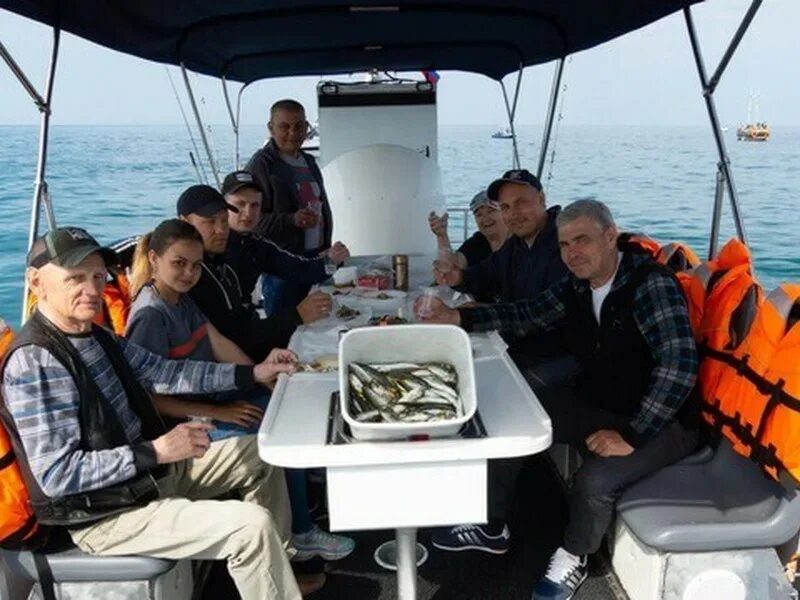 Морская рыбалка в адлере. Рыбалка в открытом море адлер. Морская рыбалка в адлере. Черноморская рыбалка, сочи. Поездки на черное море.