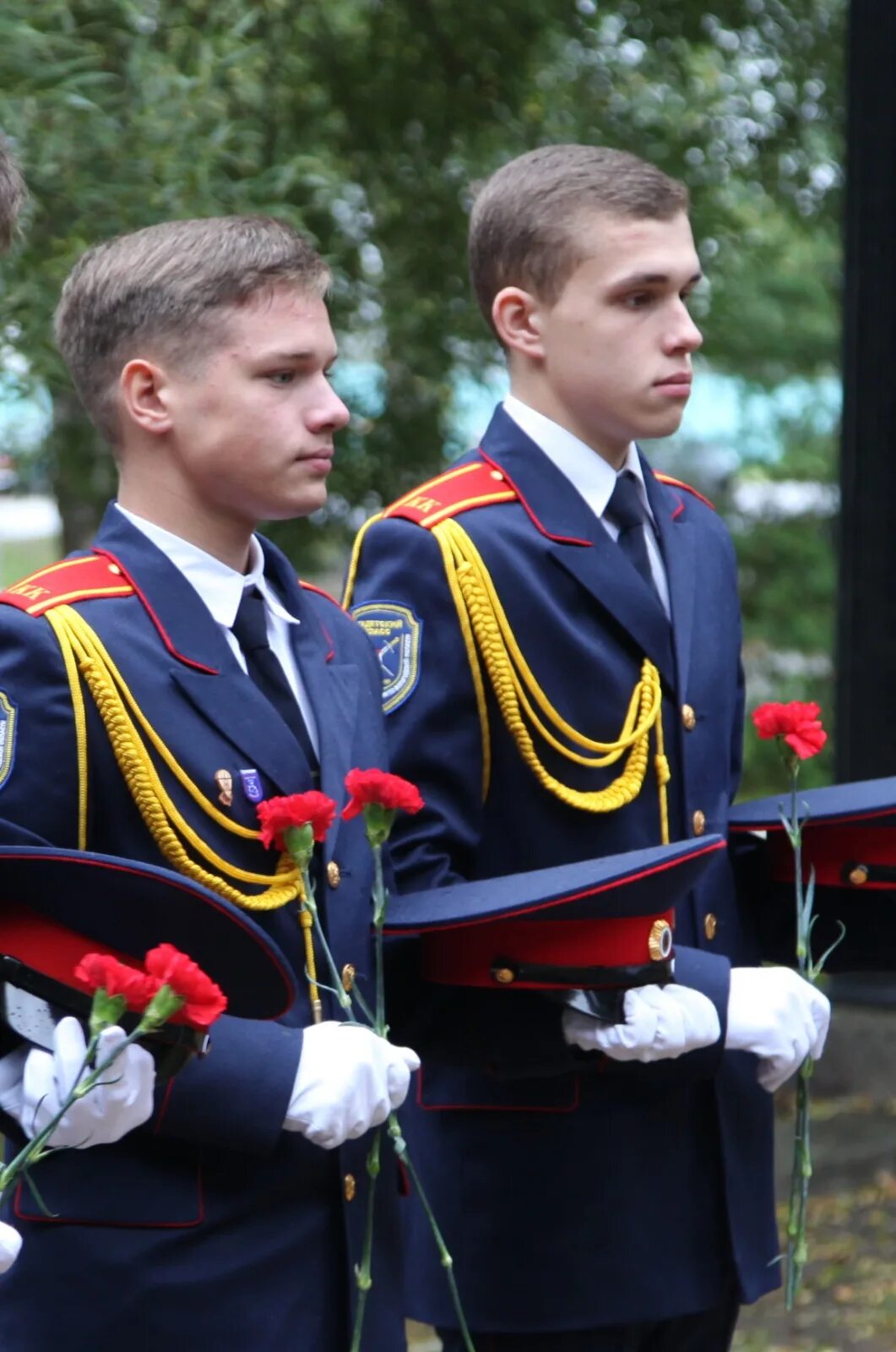 Омский кадетский корпус омск. Лестница омского кадетского корпуса 1813. Гимназист в военной форме 5 букв. Кадетский корпус омск старый. Красивые кадеты.