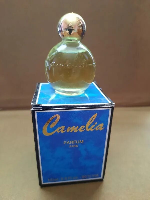 Камелия аромат. Духи Винтаж Camelia - 100 ml. Духи Камелия СССР. Камелия духи Франция. Духи Камелия в синей коробке.