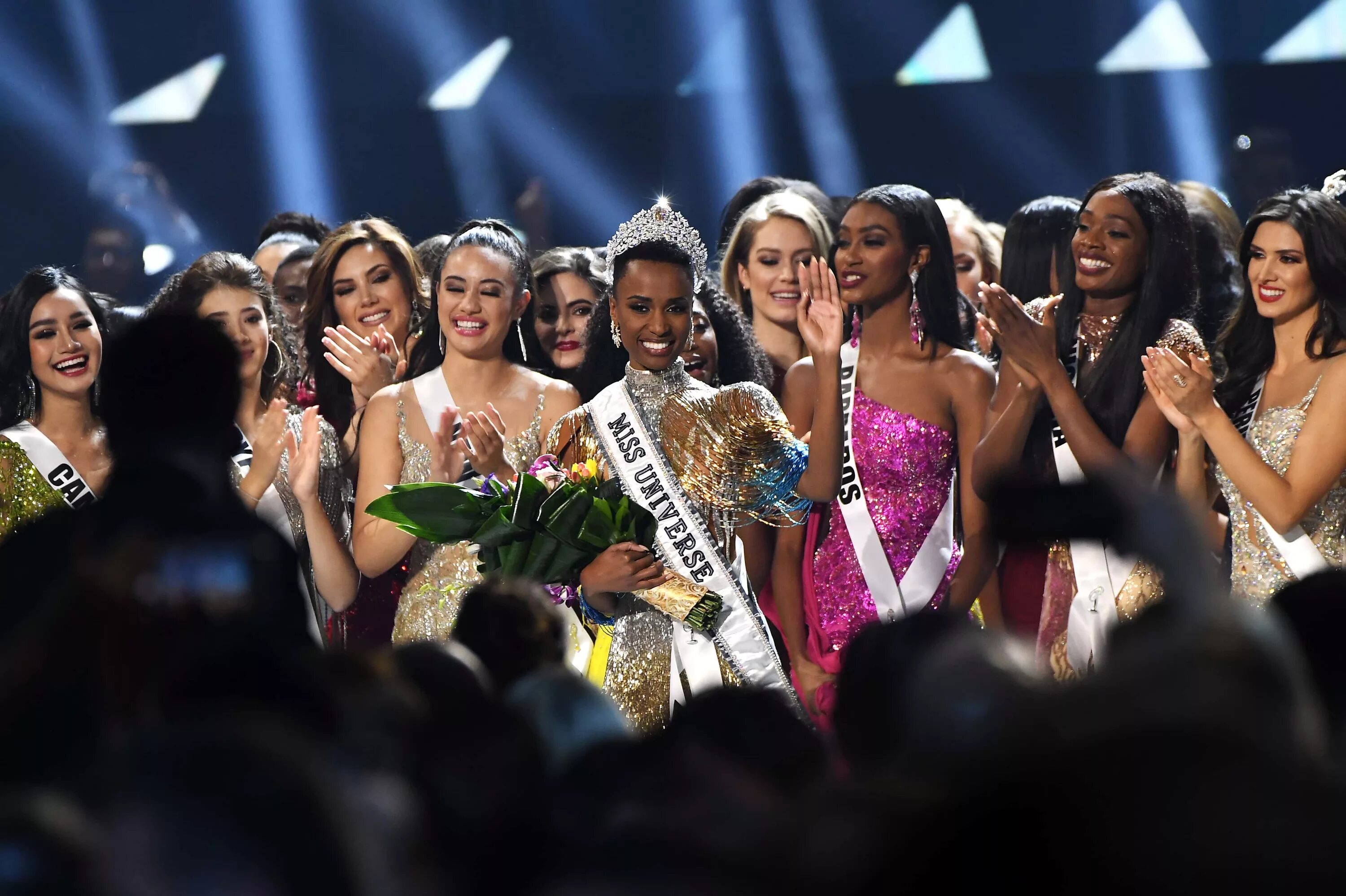 Мисс Вселенная 2021 победительница. Miss Universe 2019 участницы. Зозибини Тунзи Мисс Вселенная. Мисс Юниверс 2020. Какой красивый девушки какой нации