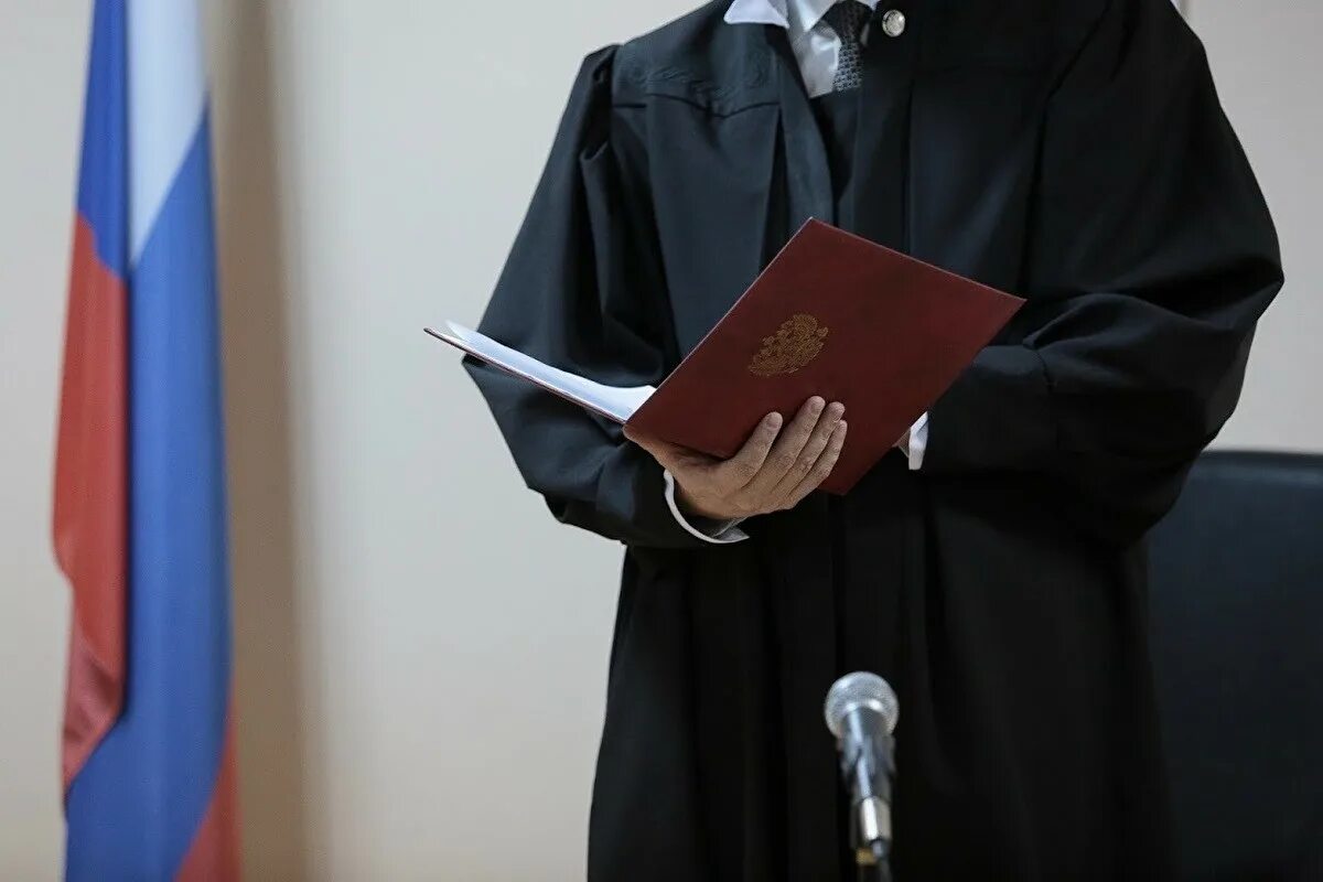 В судебных делах и т