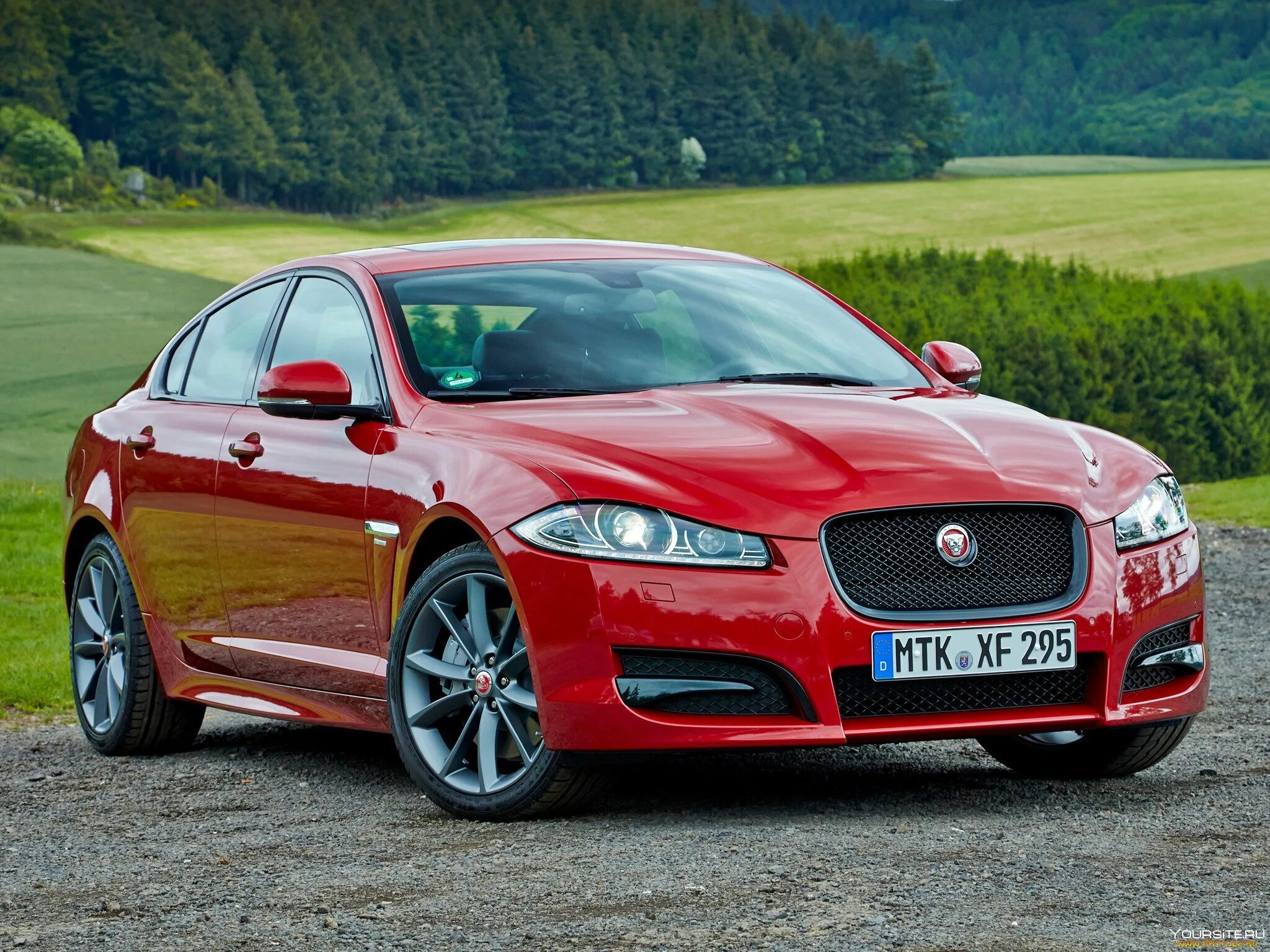 Jaguar m. Ягуар машина. Ягуар XF красный. Jaguar XF R Sport 2014. Jaguar XF 2014 Sport.