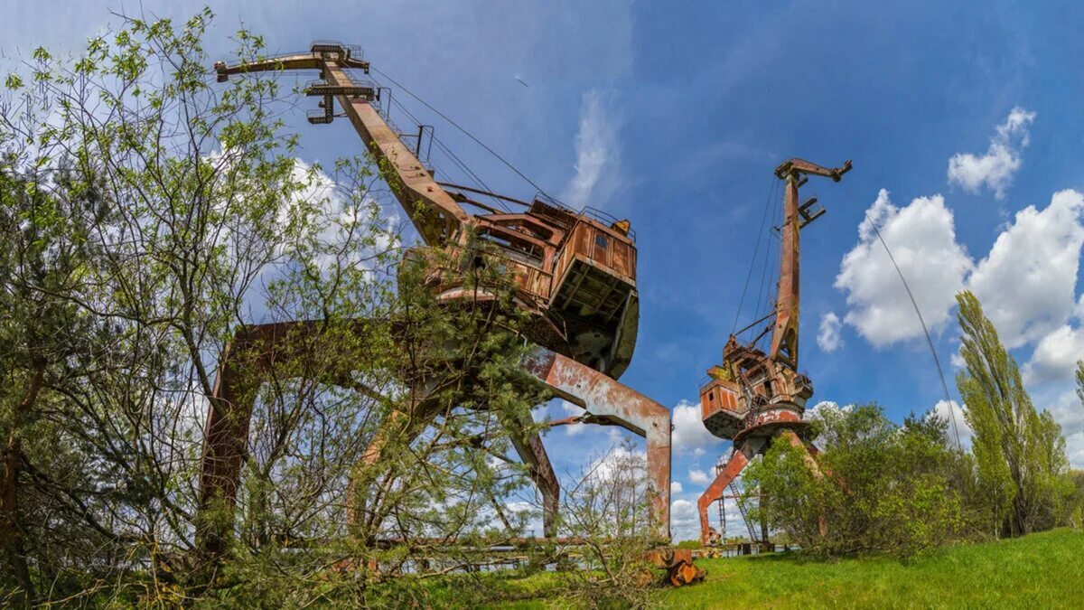 Плавкран кпл. Припять портовые краны. Плавучий кран припять. Припять портовые краны. Портальный кран припять.
