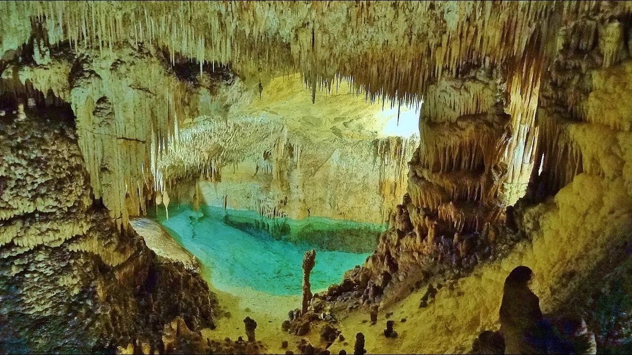 Пещера дракона майорка. Драконова пещера. Драконьи пещеры на майорке. Куэвас-дель-драк, майорка. Пещеры дракона пальма.