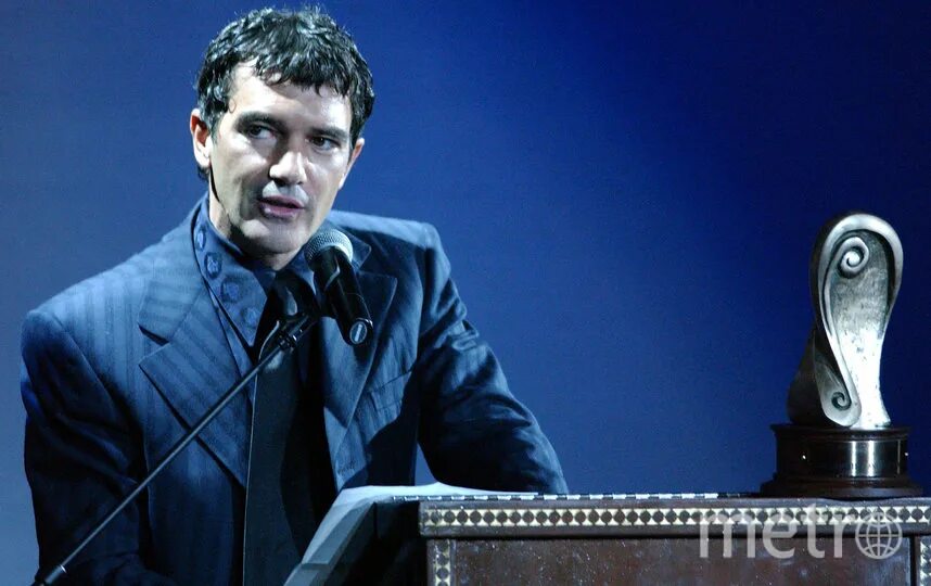 Антонио бандерас опера. Антонио бандерас актер. Антонио бандерас полный рост с гитарой фото. Антонио бандерас мафиози. Лусеро и мануэль михарес.