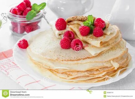 Hemlagade pannkakor fotografering för bildbyråer. Bild av platta - 38385761