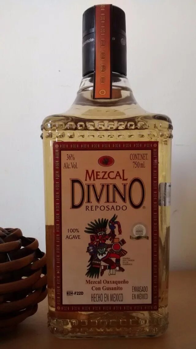 Чем отличается мескаль от текилы. Мескаль репосадо. мескаль divino reposado. мескаль хуанито. мескаль дивино репосадо с гусеницей.