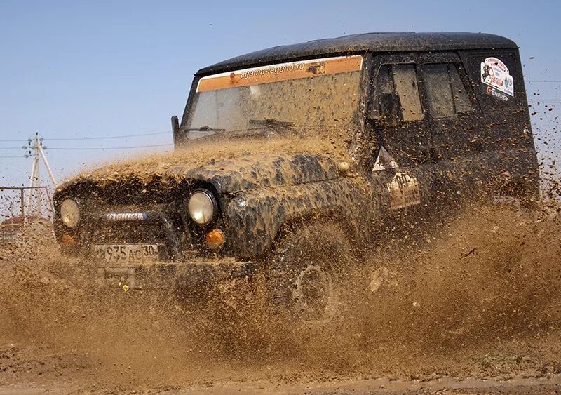 уаз патриот внедорожник по грязи. внедорожники машины грязь. внедорожник в грязи. машины jeep grand cherokee по грязи. джип вранглер в грязи.