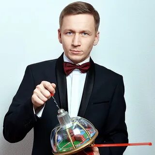Ведущий выглядеть