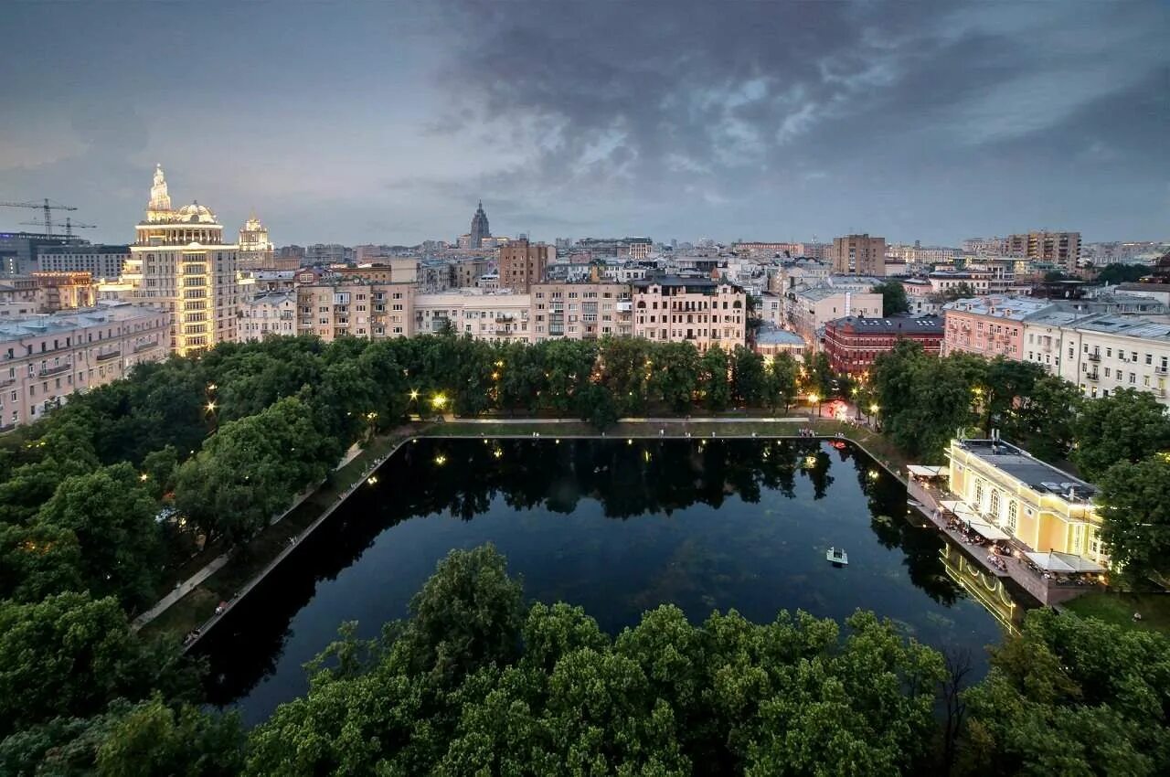 чистые пруды и патриаршие пруды. патрики патриаршие пруды. москва патриаршие пруды 20 век. чистые пруды и патриаршие пруды. патриаршие пруды москва малая бронная.