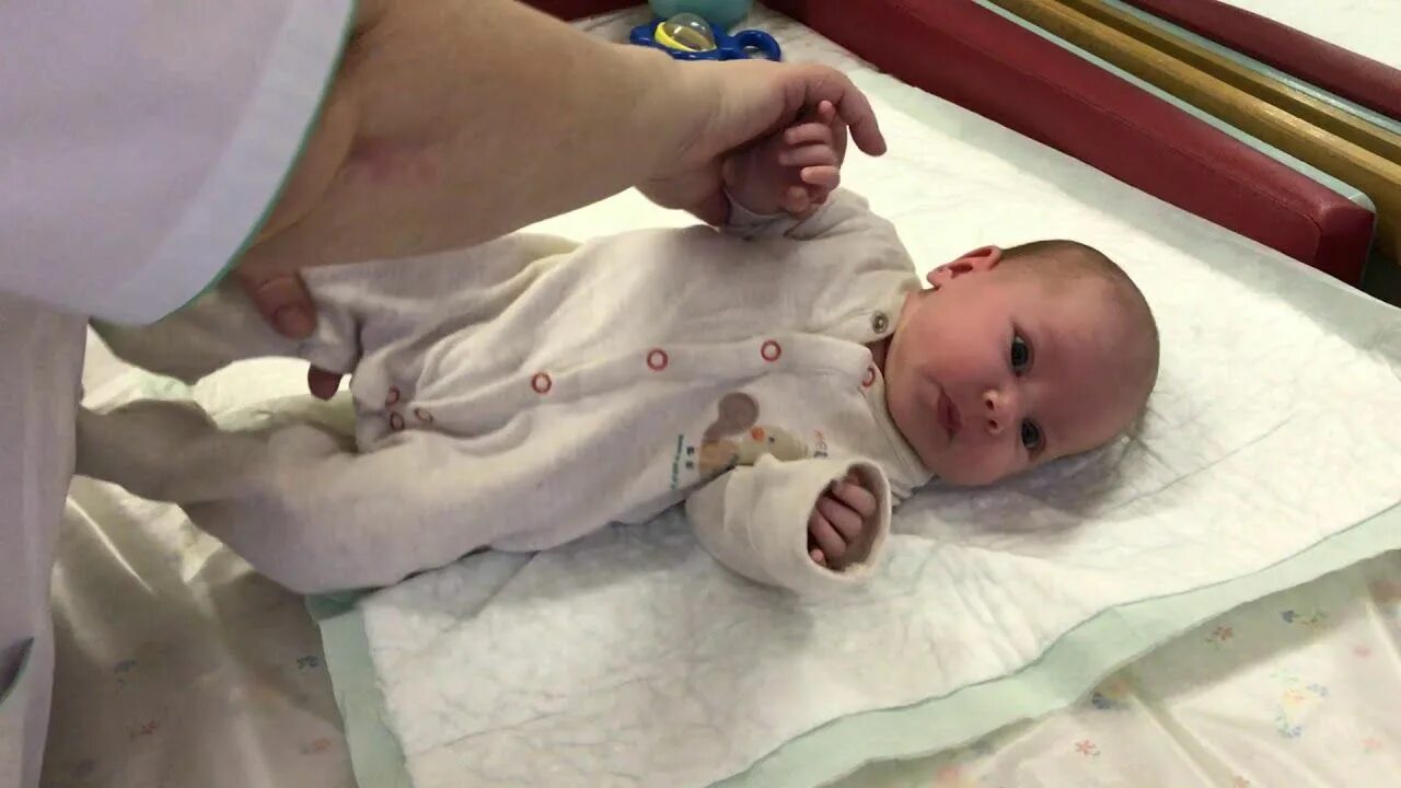 Ребенок 2 кг новорождённый. Новорожденный весом 4 кг. Рождения крупного ребёнка. Новорожденный ребенок 4 кг. Вес новорожденного ребенка.