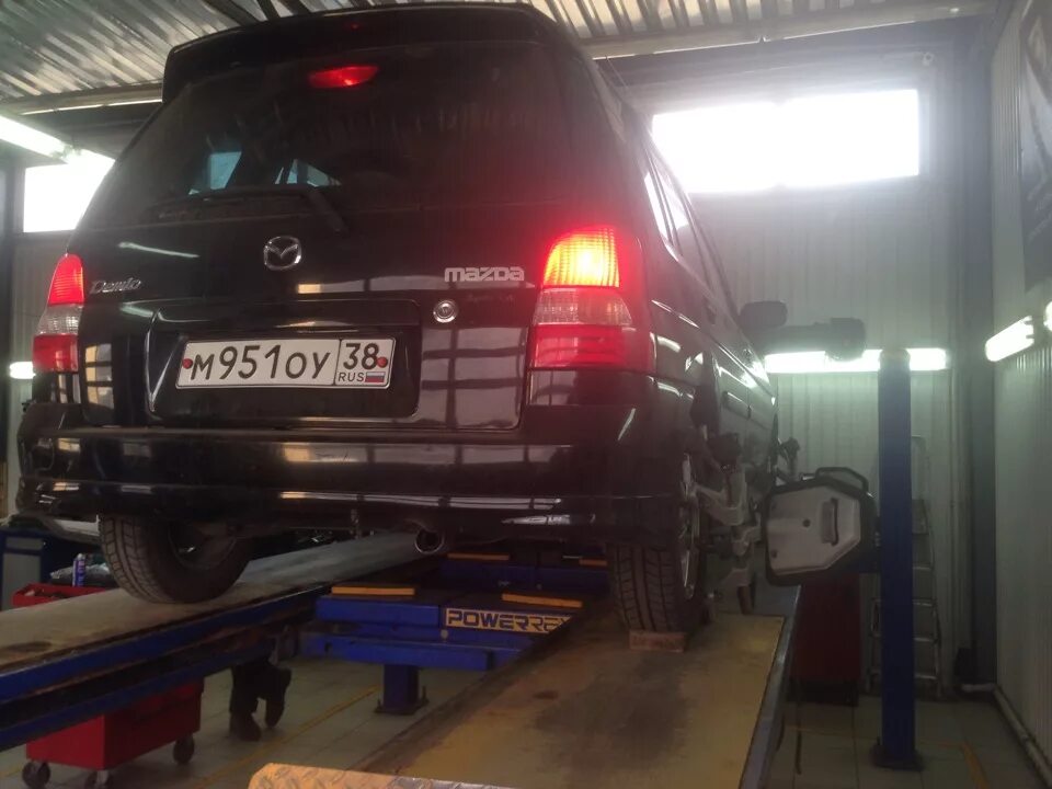 Смазка рулевых наконечников акцент. Рулевые наконечники ваз 2107. Регулировка наконечника рулевого 2107. Рулевой наконечник ваз 2110 без болтов. Рено меган 2 развал.