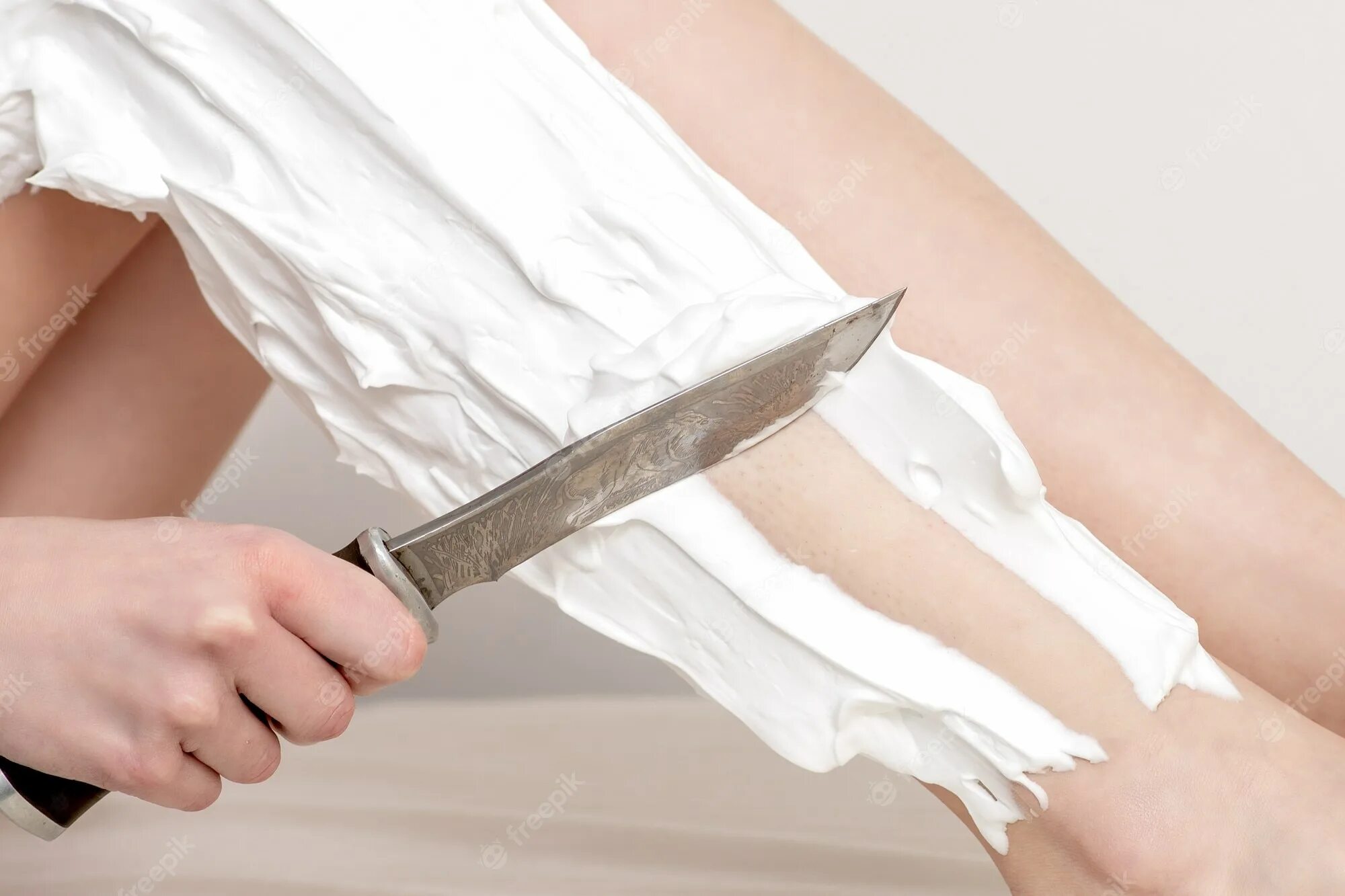 Нож на бедре девушки. Нож на бедре девушки. Девушка нож ноги. Девушка нож ноги. Нож на бедре девушки.