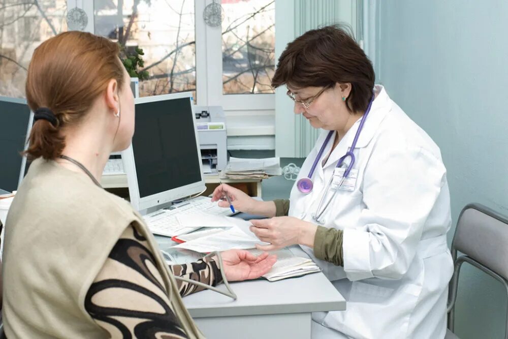 Права пациента буклет. Мед помощь. Первичная медико-санитарная помощь. Земские санитарные врачи. Медицинский буклет.