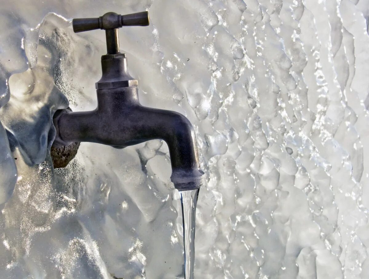 Мойка холодной воды. Кран водопроводный. Кран с водой. Кран для холодной воды. Холодная вода.