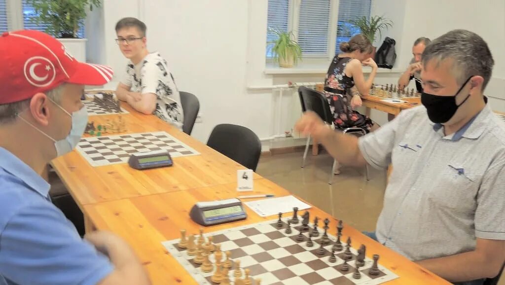 Бирменко николай шахматы партии. Мемориал макиенко 2022 шахматы. Шахматный клуб ростов на дону. Шукан владимир петрович шахматы. Шахматный клуб на газетном ростов-на-дону.