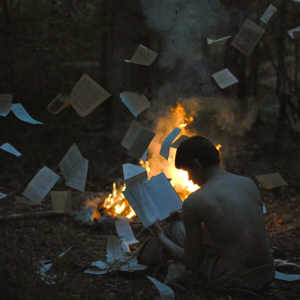 Сон горящие люди. Alex Stoddard. Фотосессия с горящей книгой. Фотосессия с горящими книгами. Человек в огне Эстетика.
