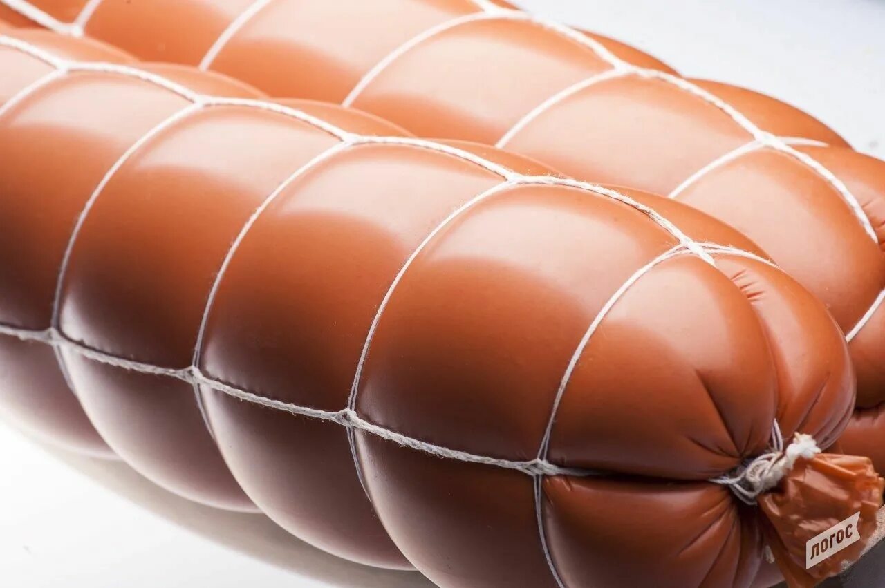 Колбаса в веревке. Колбаса в сеточке. Формовочная сетка для копчения. Ветчина в сетке. Колбаса в сетке.