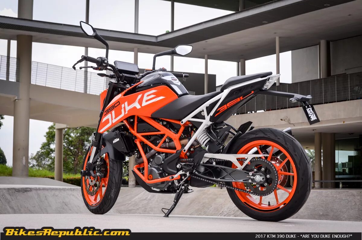 Duke end. Ктм дюк 400. ktm duke 400. ktm duke 30. ktm duke 390 рама.