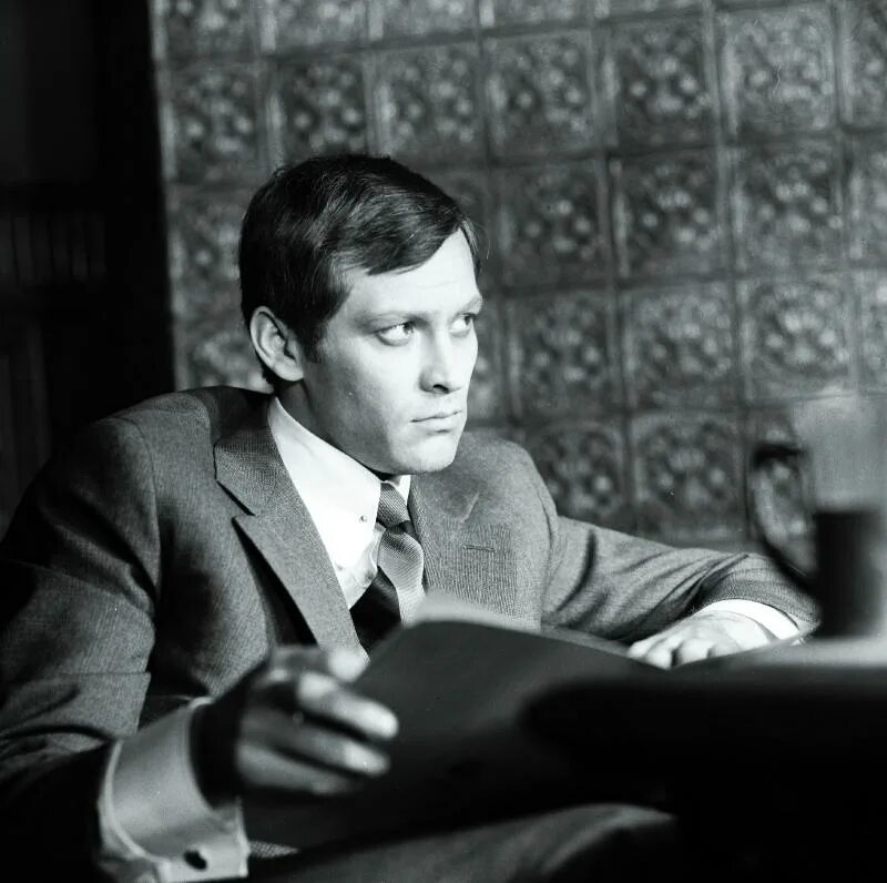 Кайдановский бриллианты для диктатуры пролетариата. Бриллианты для диктатуры пролетариата фильм 1975 постер. Бриллианты для диктатуры пролетариата 1975. Бриллианты для диктатуры пролетариата фильм 1975 актёры. Эдита пьеха бриллианты для диктатуры пролетариата фильм 1975.