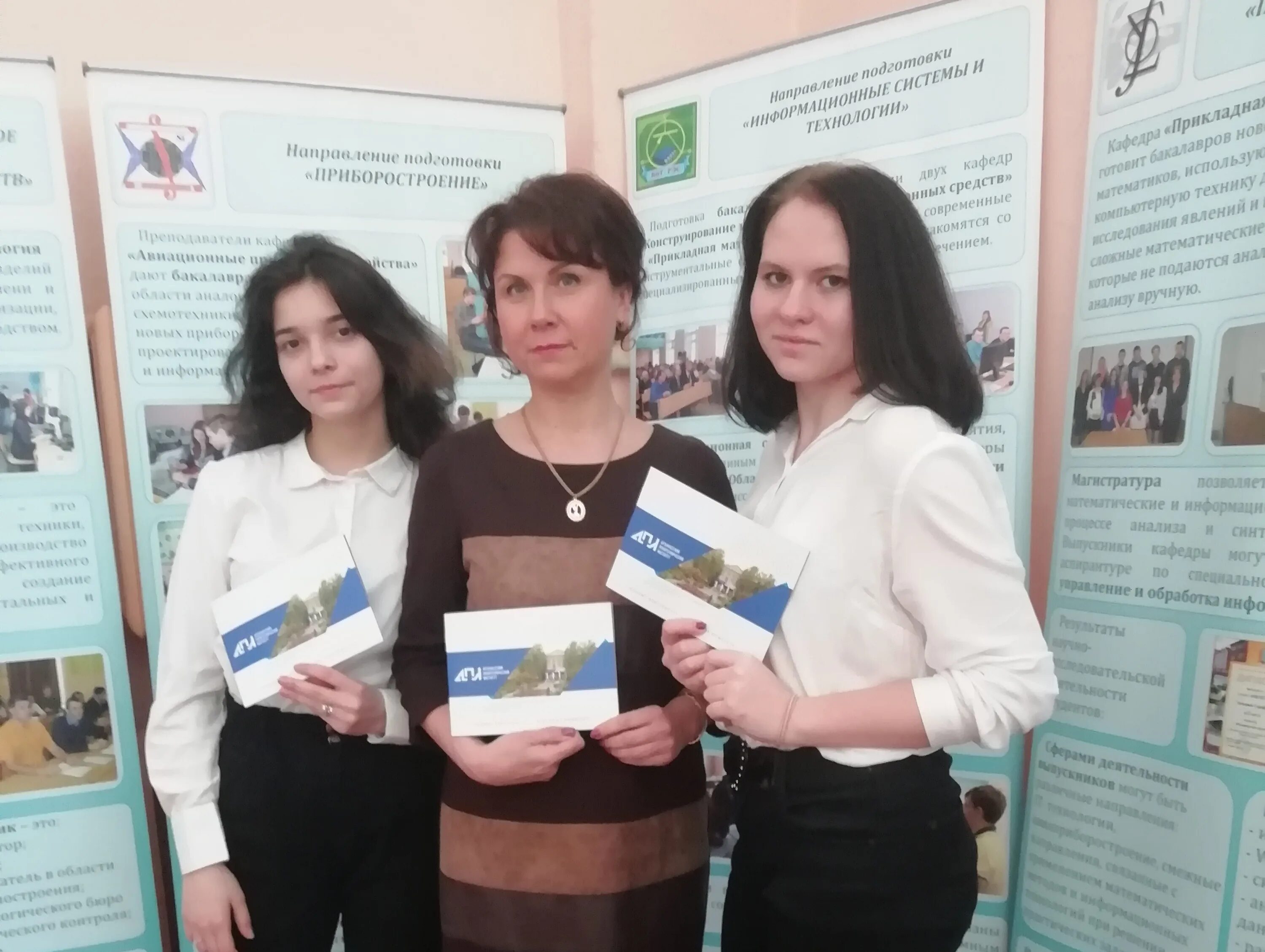 Счастливые студенты. Куда пойти учиться картинки. Фио профориентатора. Куда пойти учиться профессии. Куда пойти учиться в казани.