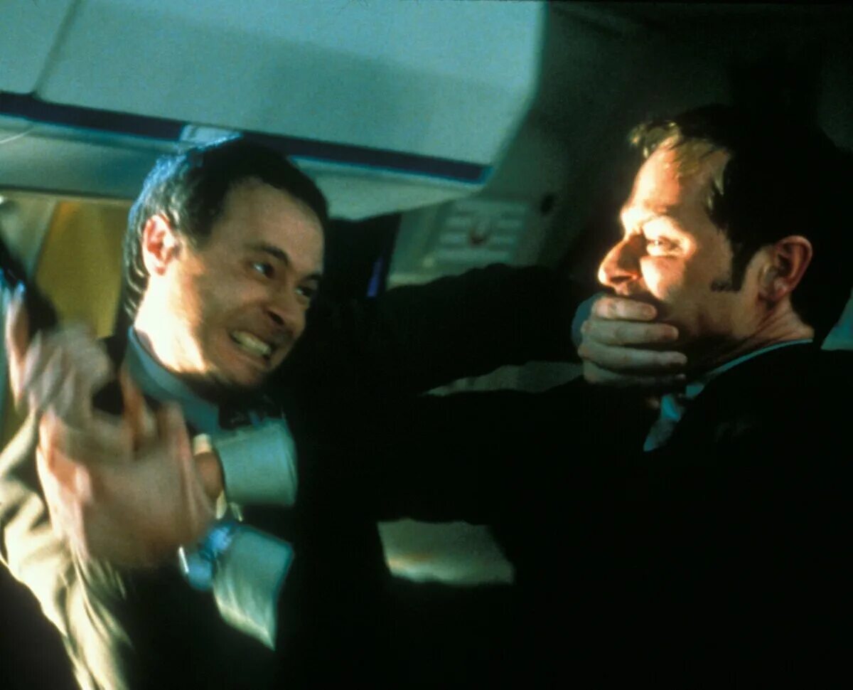 Турбулентность 2: страх полетов фильм 1999. Кадры из фильма турбулентность. Страх полета фильм. Фильм фобия рейс кадры. Дэвид рейс кинокарьера.