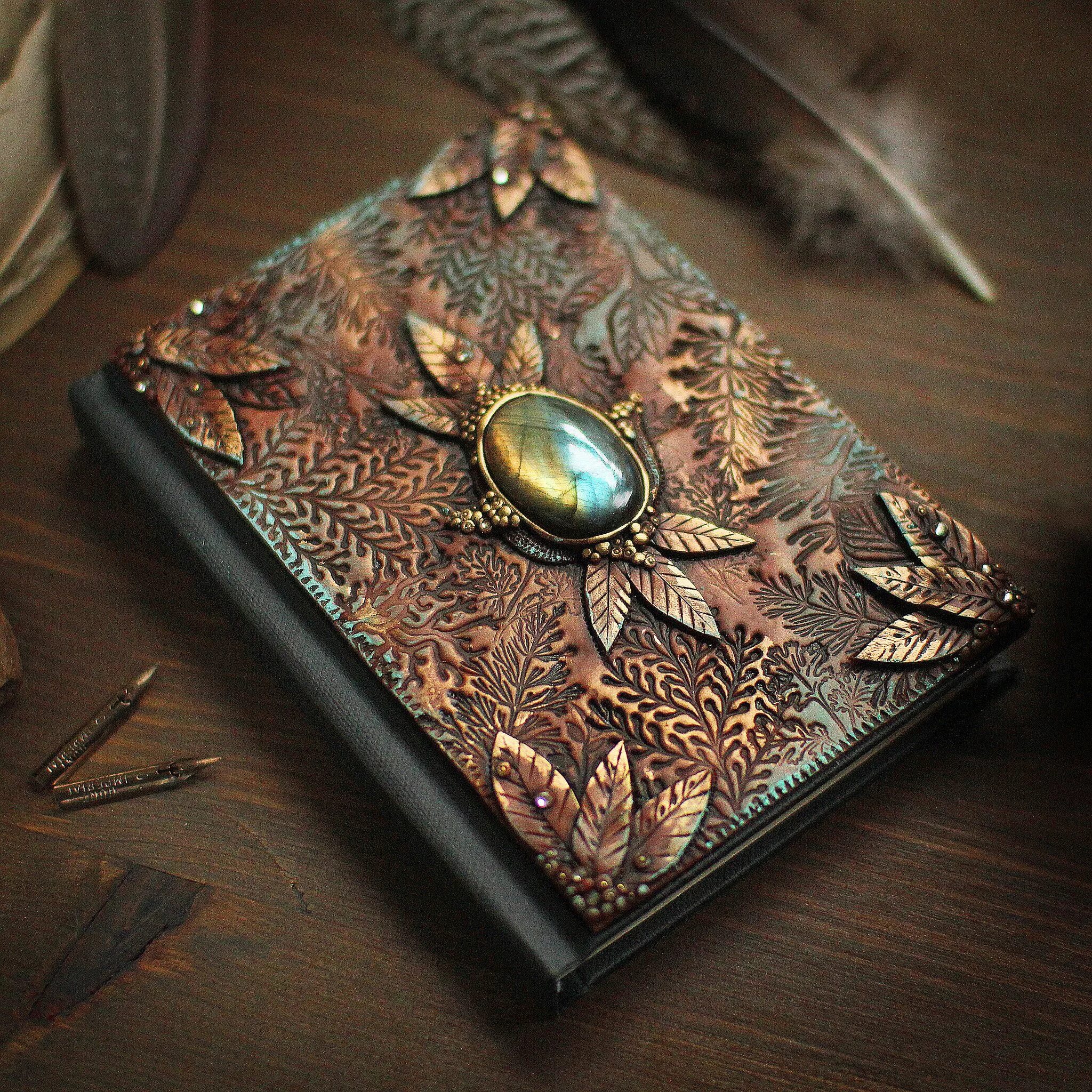 Старинные книги ручной работы. Гримуар ведьмы блокнот. Блокнот в стиле стимпанк. Кулинарная книга ручной работы. Блокнот в стиле стимпанк.