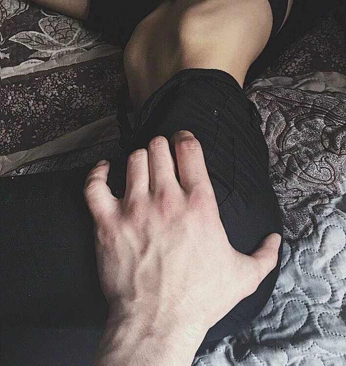 Парень с девушкой без лица. Girllover с парнем. Парень с девушкой без лица. Селфи пары влюбленных. Эстетика пошлости девушка.
