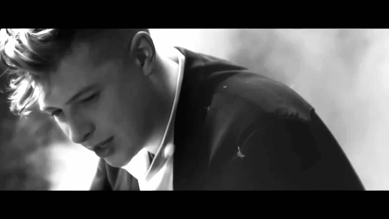 Out of my head jah. Джон Ньюман. Джон Ньюман out. Out of my head Джон Ньюмен. John Newman торс.