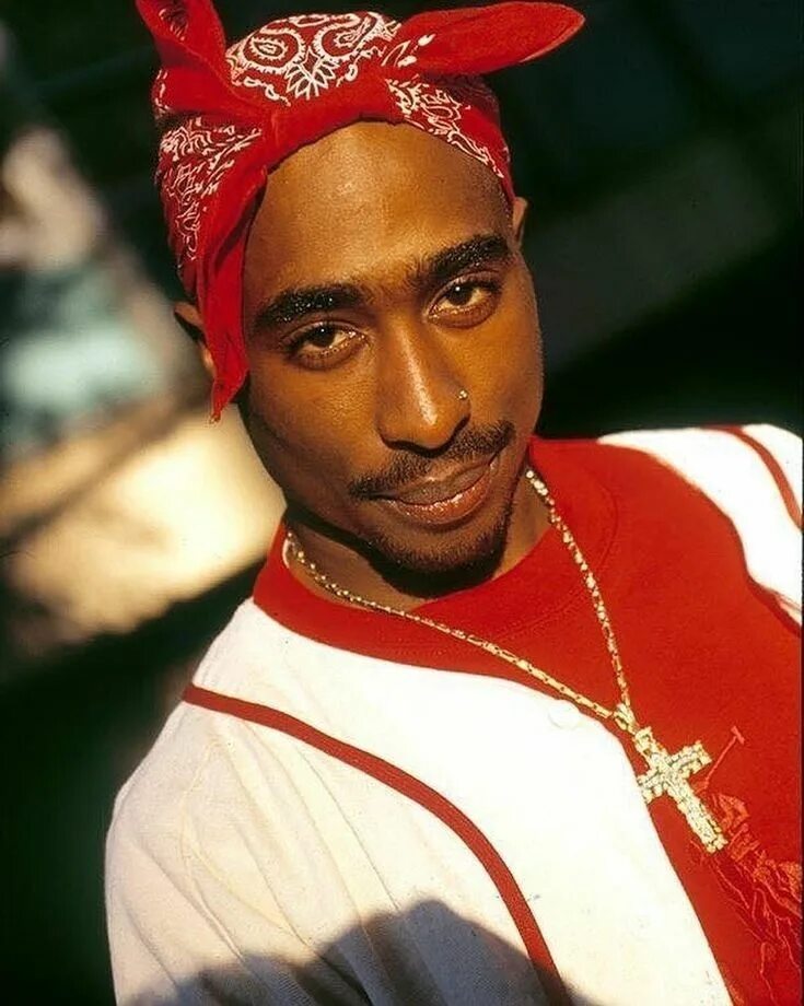 2pac shiza. 2pac. 2пак шакур. 2pac шакур. тупак шакур в бандане.