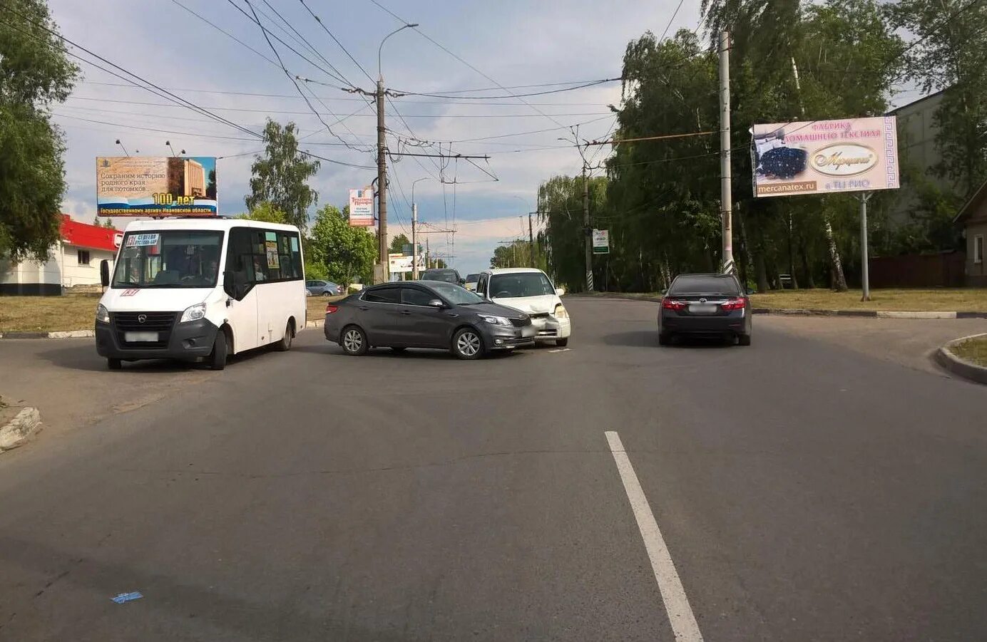 Перекресток на егорова во владимире. Авария на перекрёстке в кронштадте 2008 год. Дтп на нерегулируемом перекрестке. Разбор дорожных ситуаций. Авария в вологде на улице чернышевского.