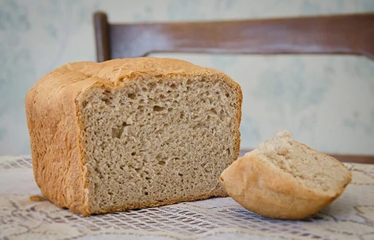 Пшенично гречневый хлеб. Гречневый хлеб. Хлеб из гречневой муки. Хлеб гречневый бездрожжевой. Пшенично гречишный хлеб.