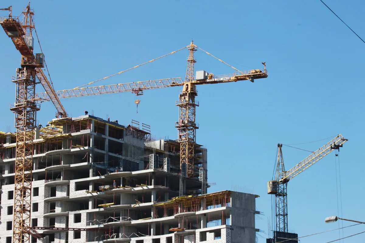 Рабочие на стройке. Строительные объекты в мариуполе. Строительный комплекс. Мариуполь постройка новых домов. Мариуполь зерновой терминал.