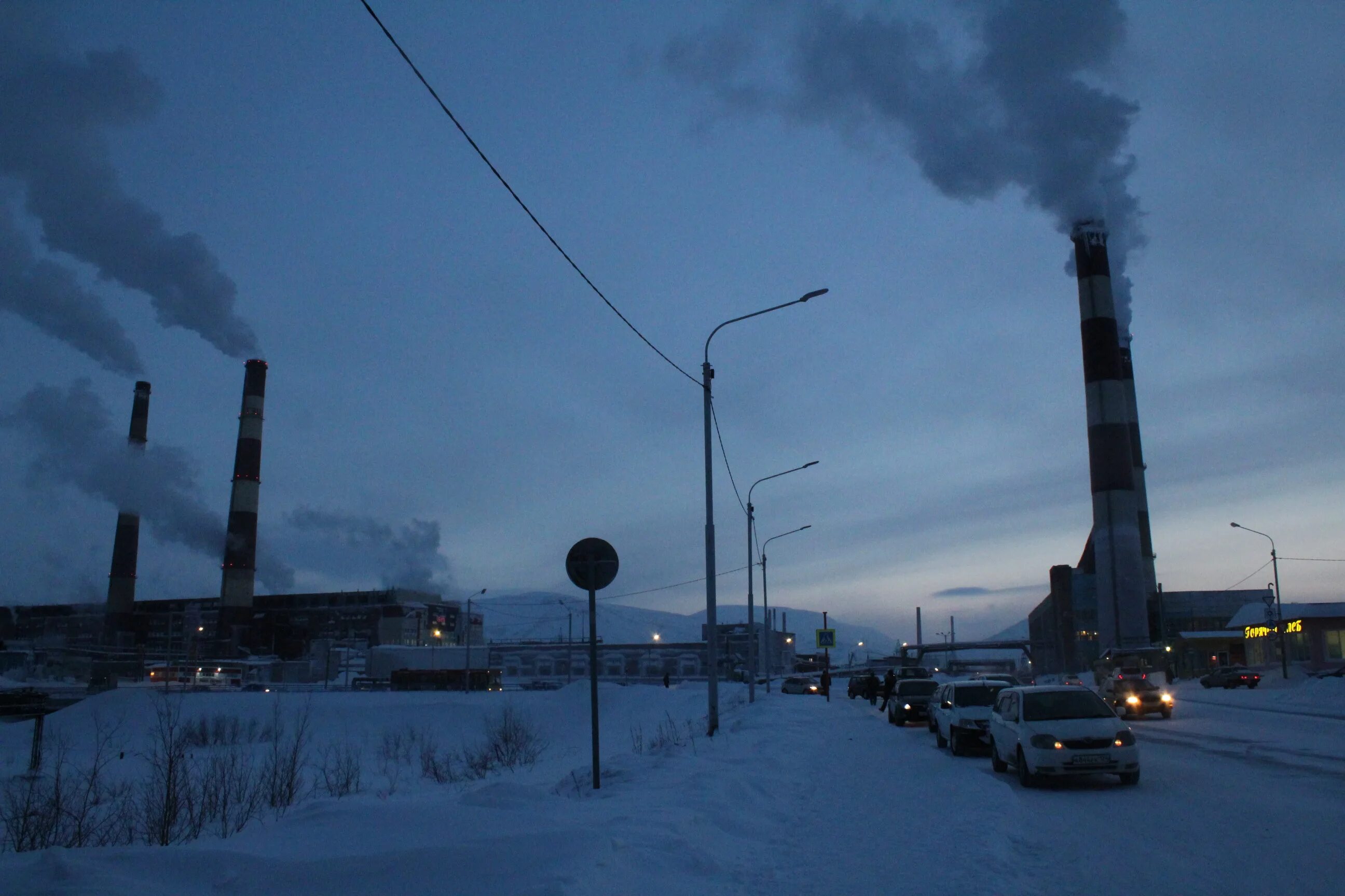 Город воняет. Норильск грязный. Норильск буря. Air pollution Norilsk. Черная буря в Норильске.