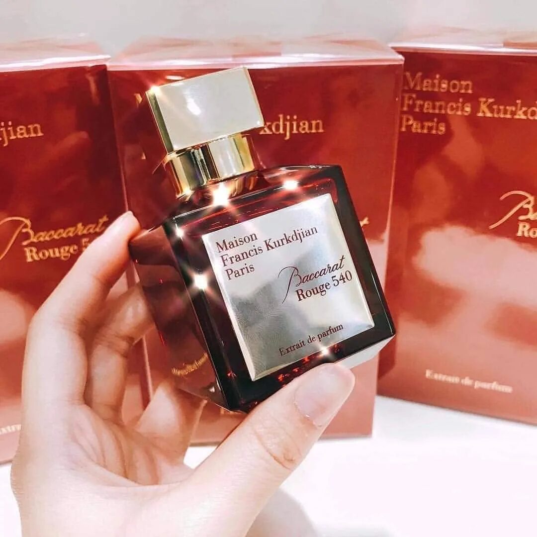 Баккара это сорт хрусталя. Maison francis kurkdjian rouge 540. Бакарат 540 100мл. Цветной хрусталь баккара. Francis kurkdjian baccarat rouge 540.
