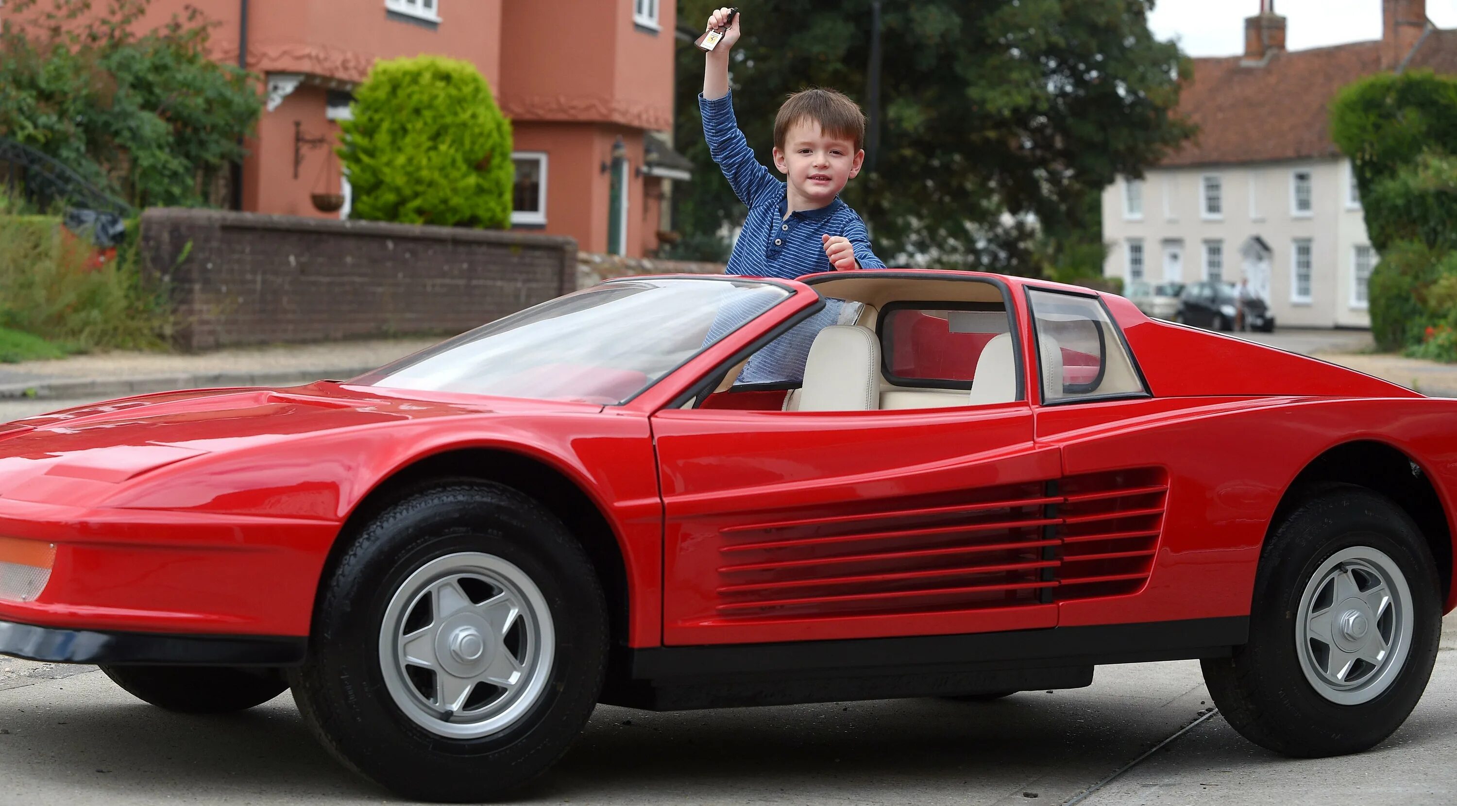 Настоящее большая машина. Ferrari Testarossa детская. Ferrari Testarossa реплика. Ferrari Testarossa 1/24. Ferrari 512 Spider.