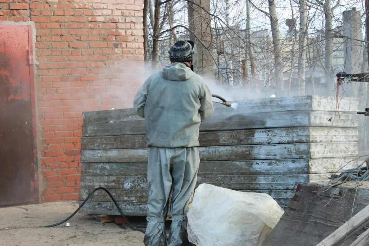 Смазка для опалубки. Смазка опалубки для бетона. Зачистка опалубки. Распалубливание бетона. Очистка опалубки.