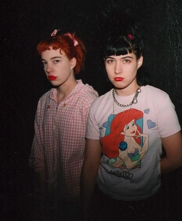 Kill punk. Кэтлин Ханна. Rockstar / mean Кэтлин Ханна. Кэтлин Ханна Bikini Kill. Кэтлин Ханна 90s.