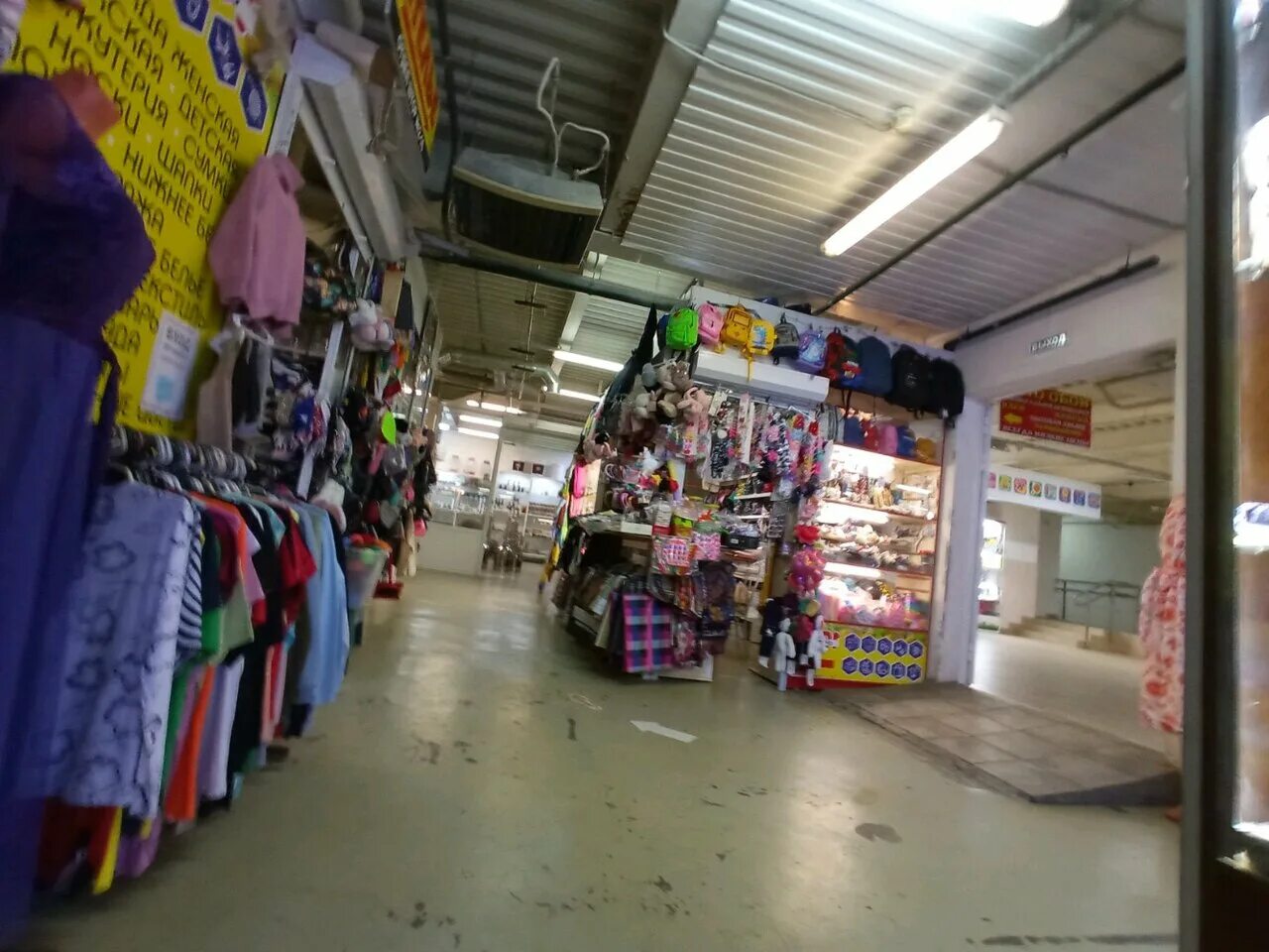 рынок в красноярске вещевой крастэц. красноярск рынок крастэц содружество. рынок крастэц красноярск вещевой рынок. торговый комплекс крастэц красноярск. вещевой рынок в красноярске.