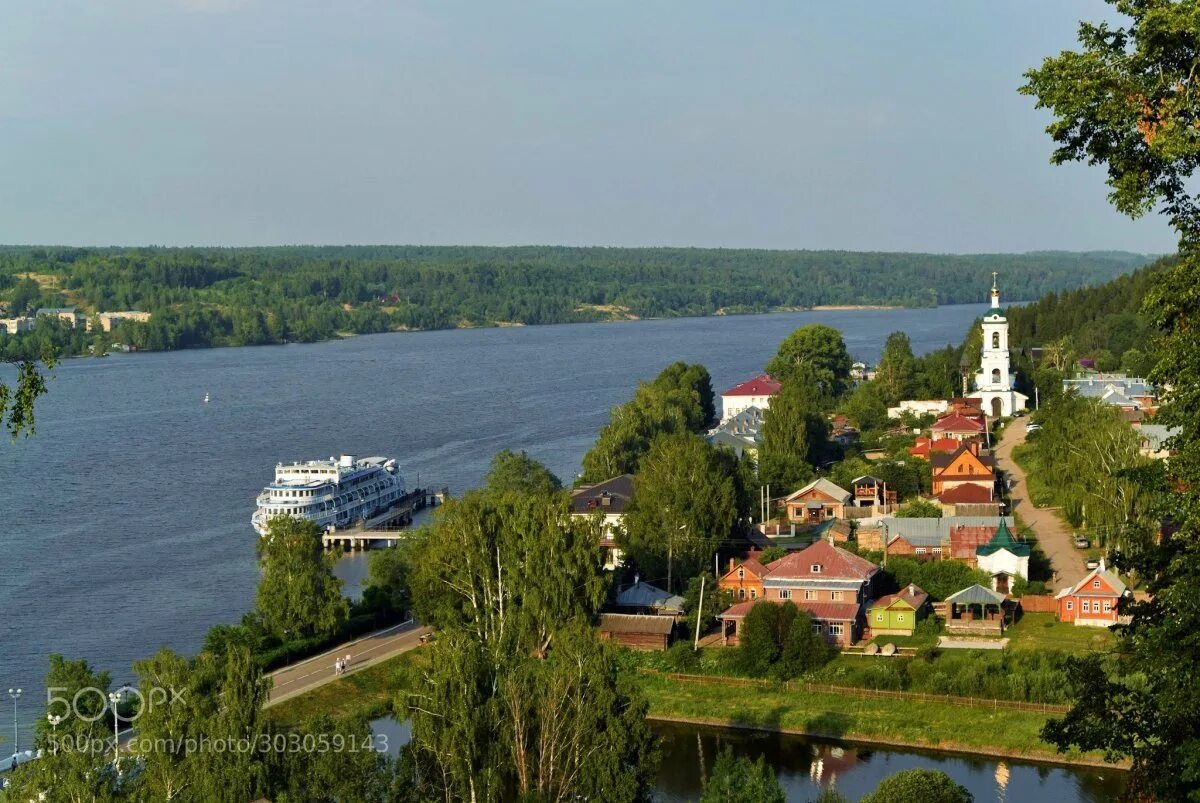 Города ивановской области на волге. Река Волга Плес. Река Волга в городе Плёсе. Городок Плес на Волге. Плес Озерный.