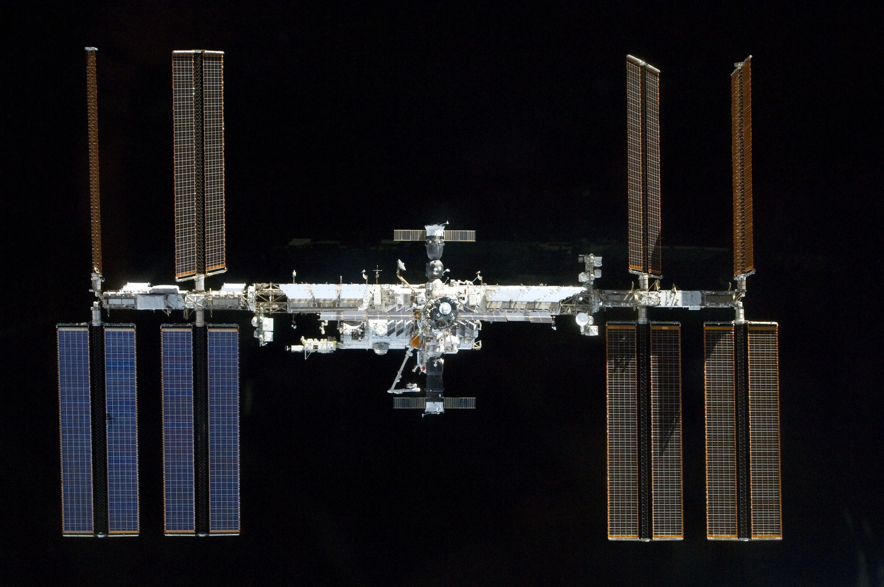 MKS Международная Космическая станция. Проекты космических станций. МКС сверху. Космическая станция вид сверху.
