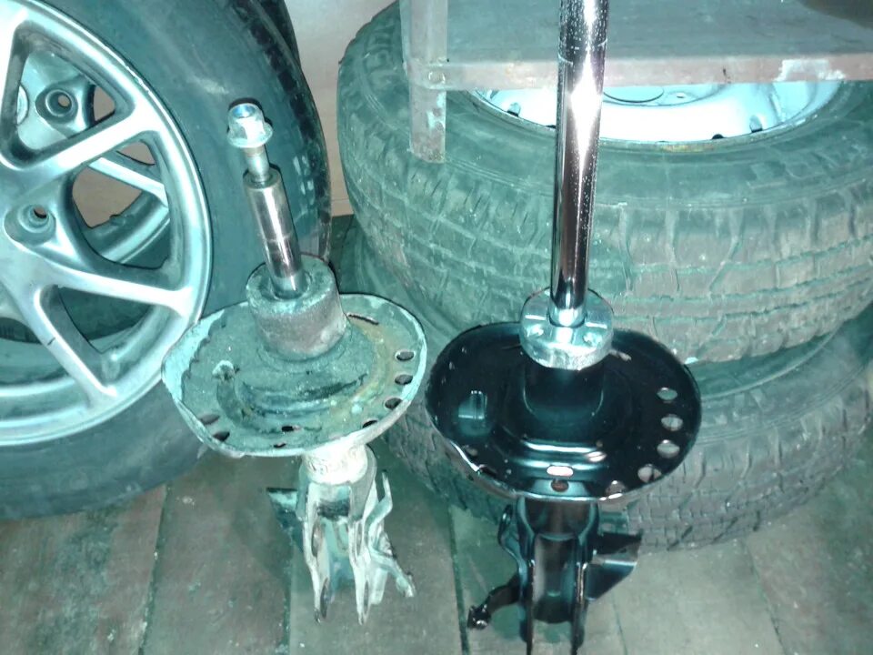 Замена амортизаторов honda. Амортизаторы хонда цивик 4д 2008. передние амортизаторы хонда цивик 5д. honda civic hatchback 2008 амортизаторы. замена передних амортизаторов honda civic 5d.