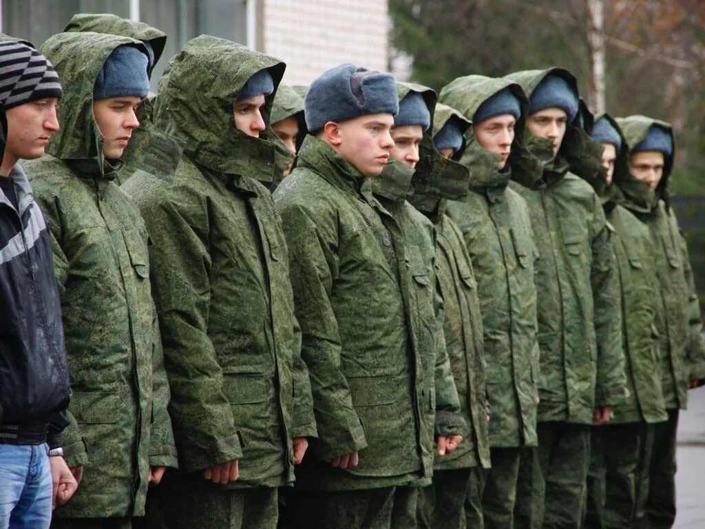 Срочник осеннего призыва. Тюмень сборный пункт призывников. Срочник осеннего призыва. Срочник осеннего призыва. Осенний призыв.