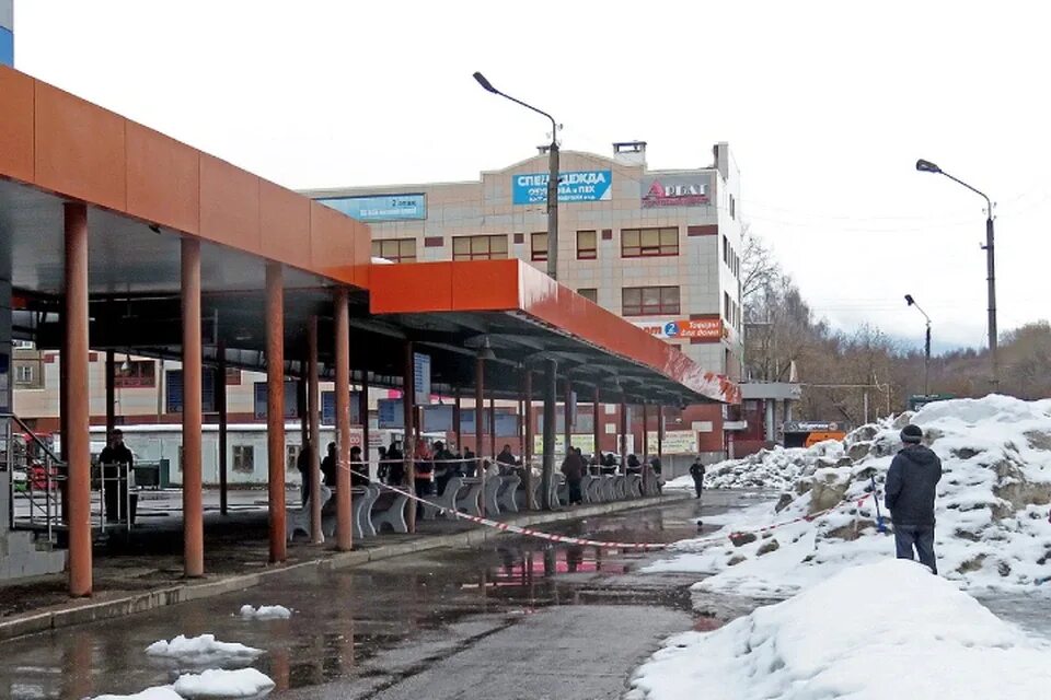 Автовокзал киров. Автовокзал в кирове. Автовокзал в кирове. Автовокзал киров платформы. Автовокзал киров кирово чепецк.
