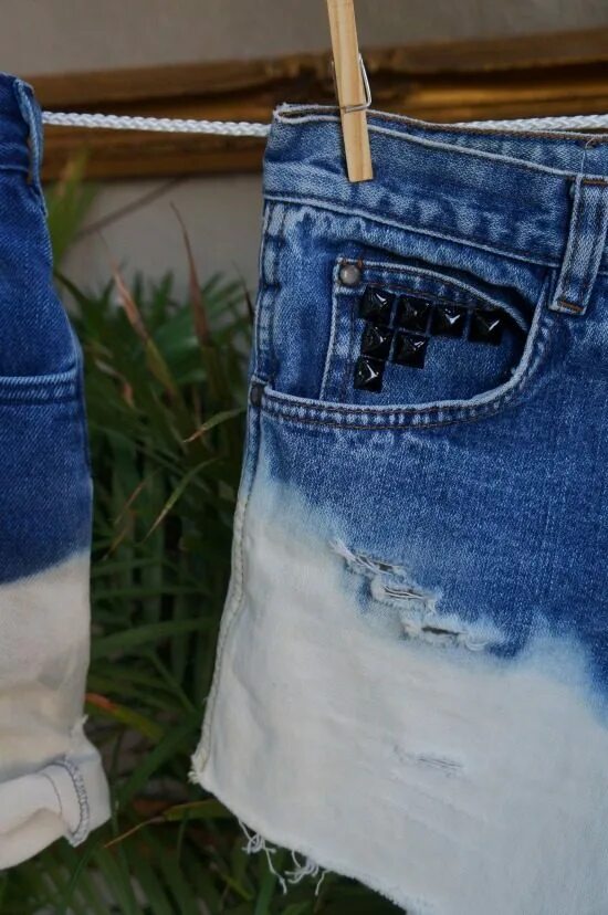 Старые джинсы не ВЫБРАСЫВАЮ. Рисунки на джинсах красками. Утилизируем старые джинсы. Джинсовые переделки своими руками идеи.