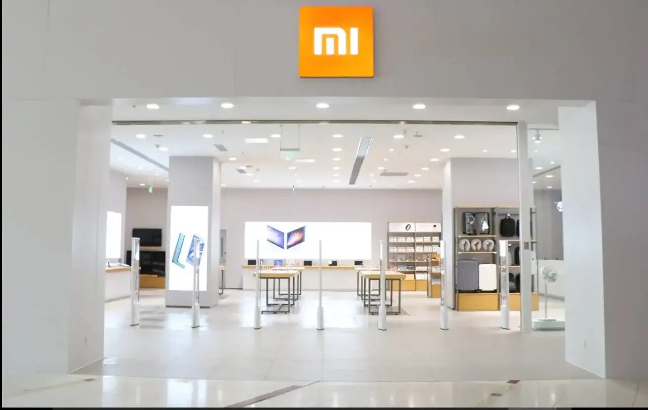 Mi com de. Mi shop (Xiaomi). Магазин Xiaomi в Китае. Xiaomi фирменный салон. Xiaomi сторе.