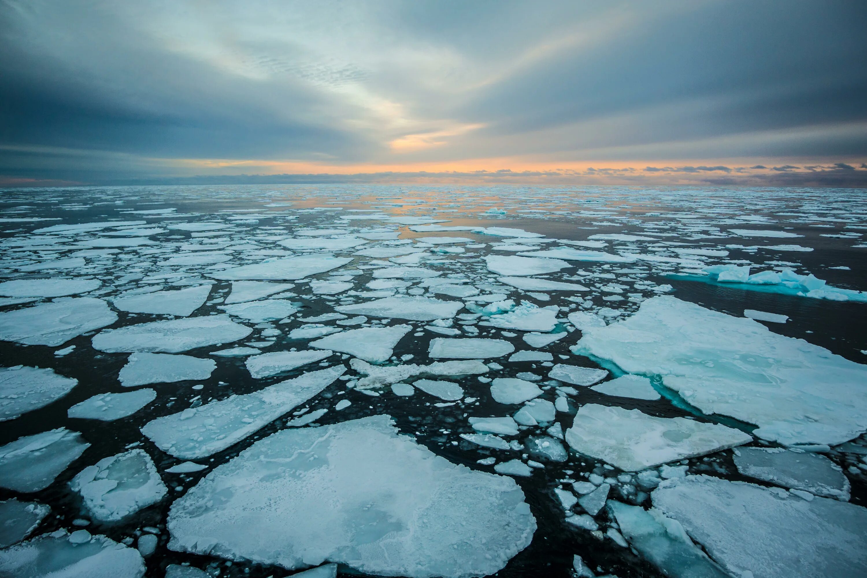 Пролет лед. Таяние ледников в Арктике. Арктика Северный Ледовитый океан. Таяние ледников глобальное потепление. • Арктика — таяние арктических льдов,.