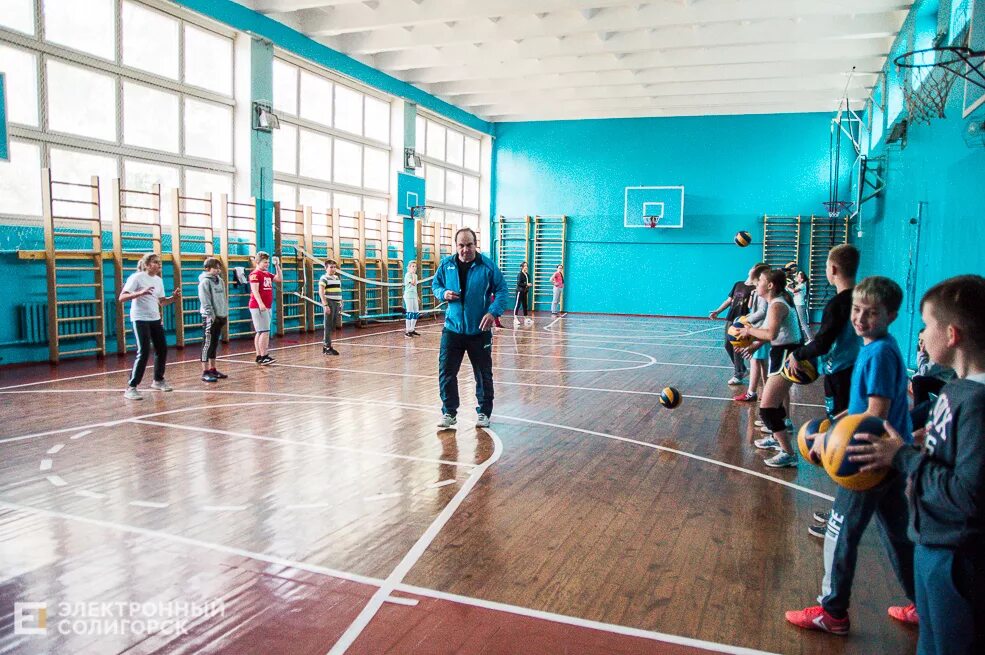 Сш г солигорска. Солигорск улица школа 5. Солигорск средняя школа номер 11. Школа 6 солигорск фото. Солигорск средняя школа номер 10.